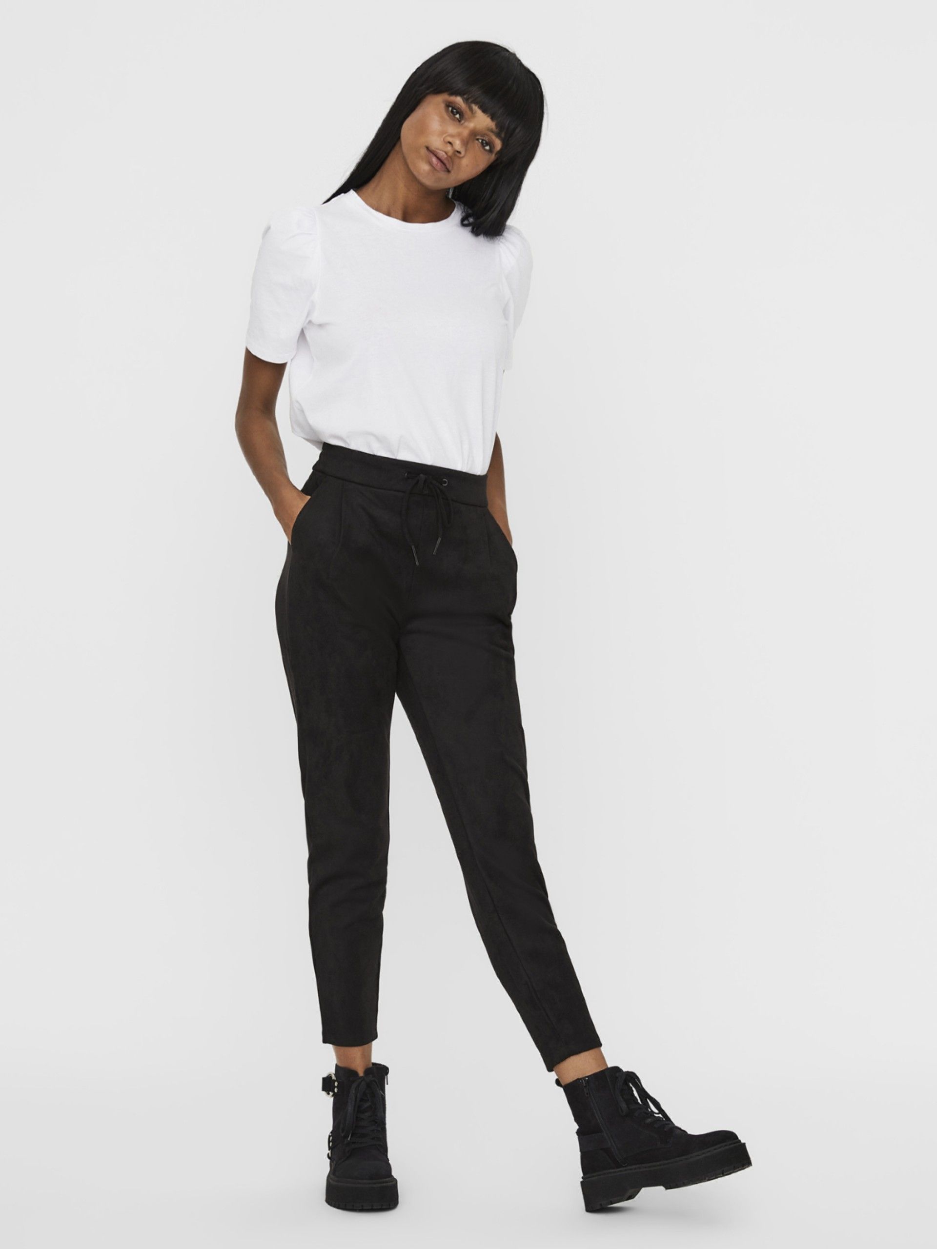 Calça Mulher EVA FAKE SUEDE STRING VERO MODA