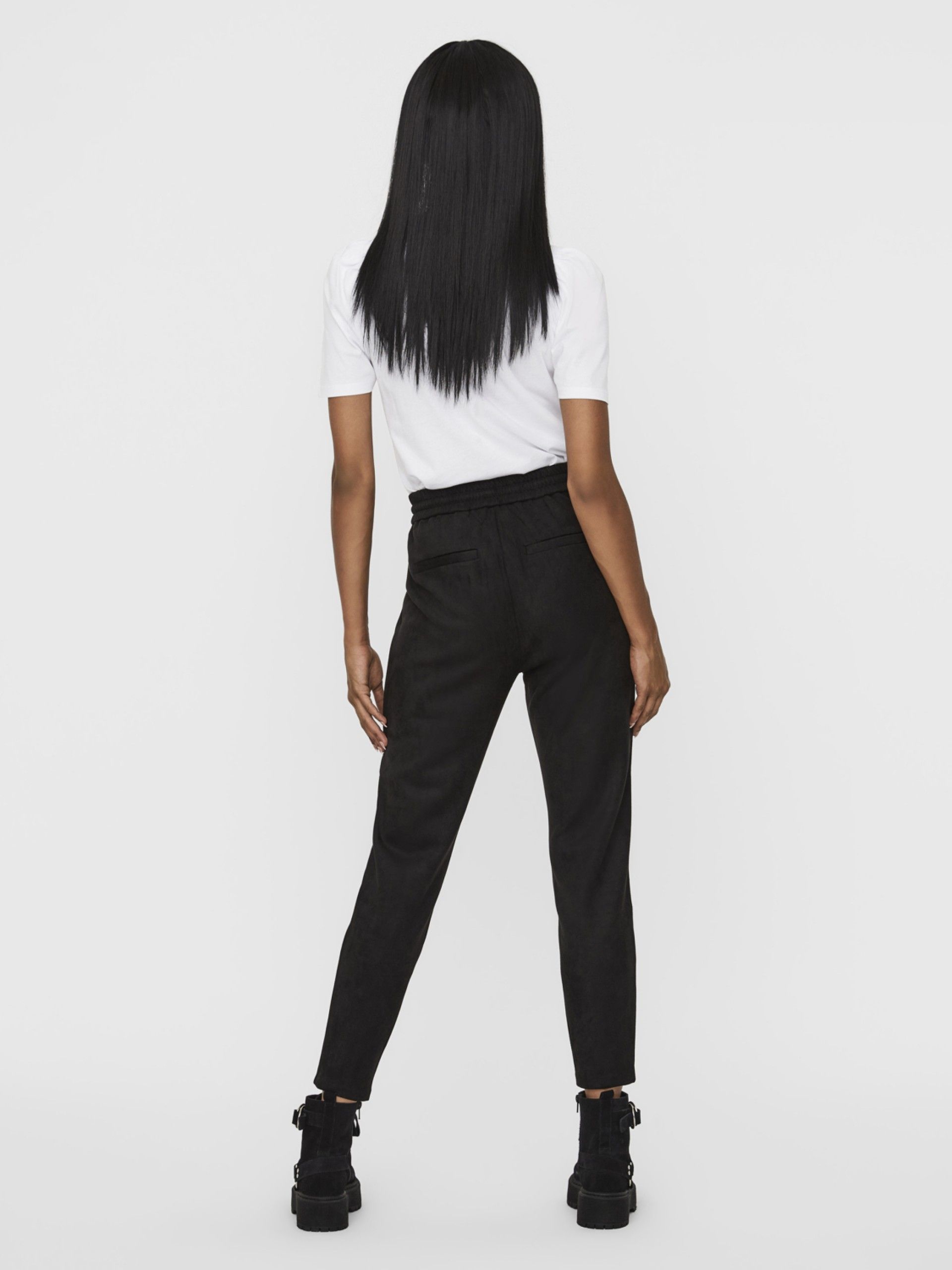 Calça Mulher EVA FAKE SUEDE STRING VERO MODA