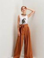 Calça Mulher Larga SHARON NAKURO Calça Mulher Larga SHARON NAKURO