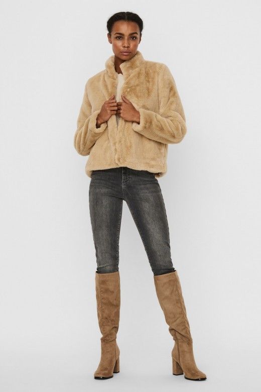 CASACO MULHER THEA CURTO FAUX FUR VERO MODA CASACO MULHER THEA CURTO FAUX FUR VERO MODA