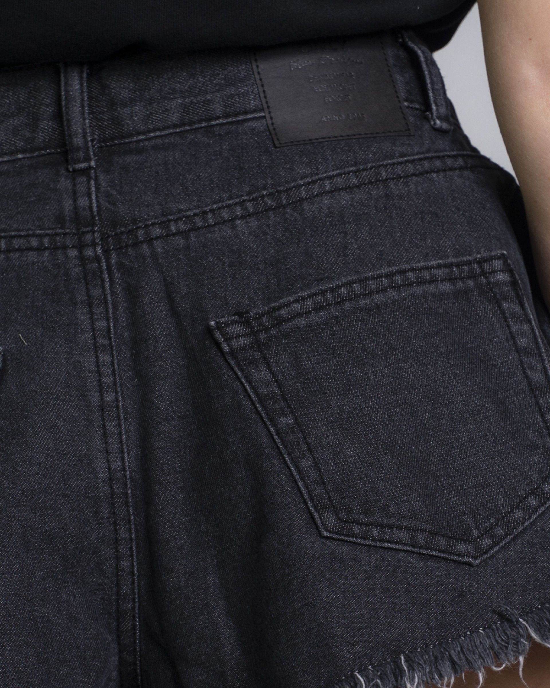 SHORTS MULHER JEANS CHIARA WAVE RAW ONLY