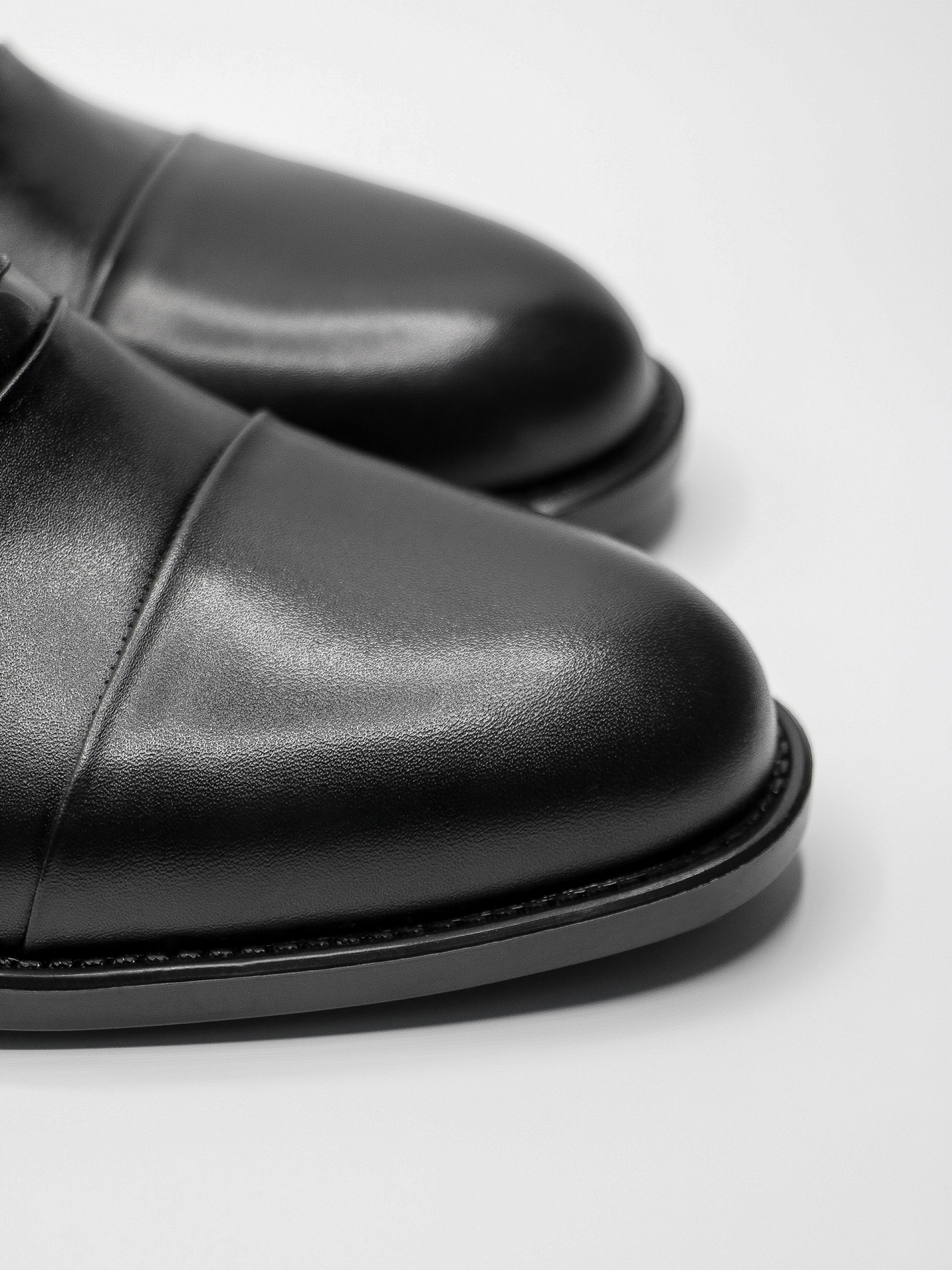 Sapato Classic Suits Inc