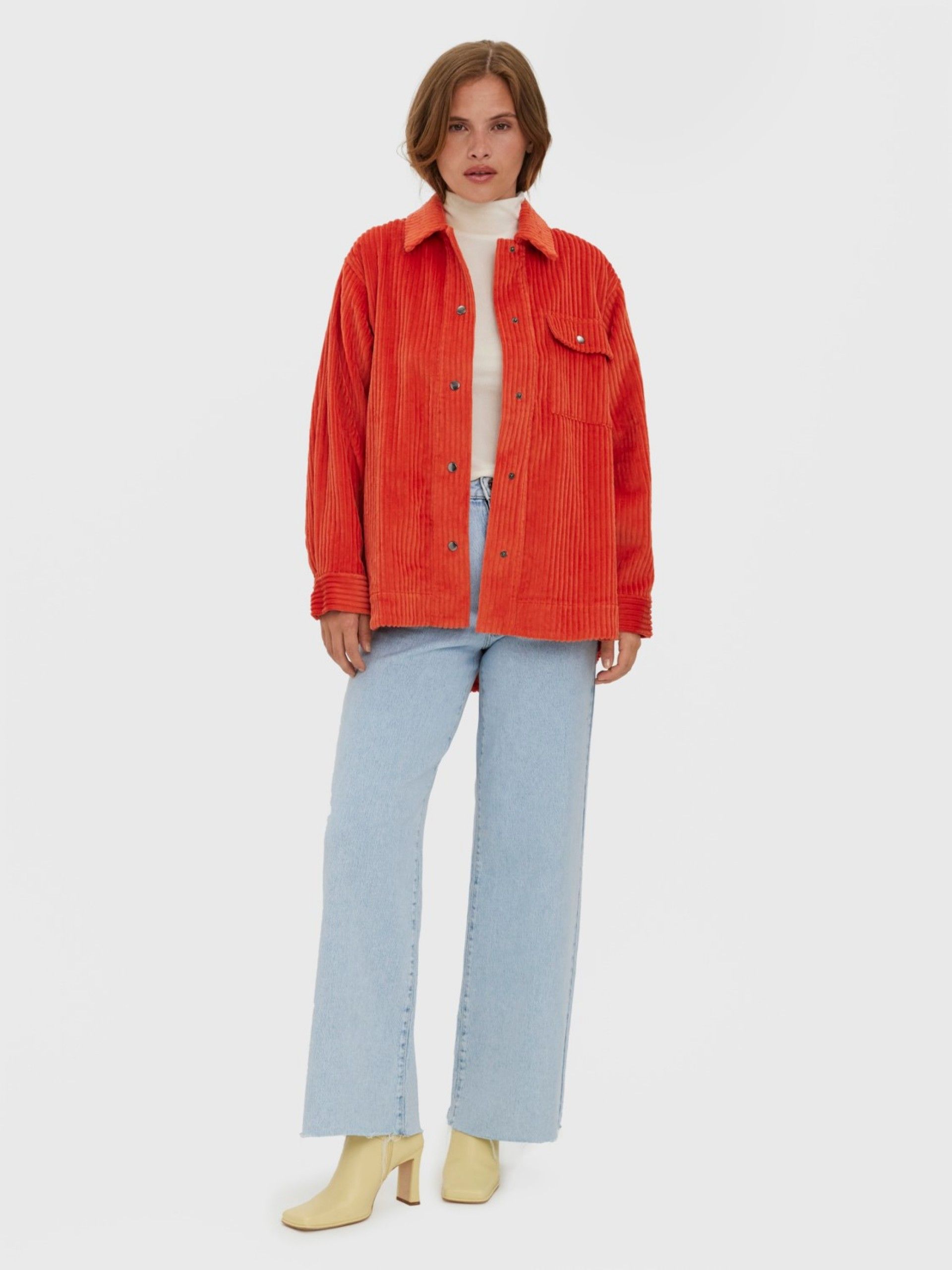 Camisa Senhora Vero Moda em Veludo Cotelê / Bombazine