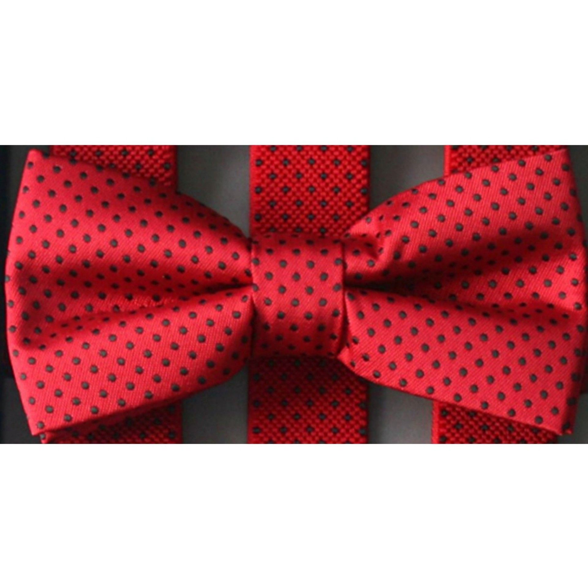 Suspensórios elásticos com papillon vermelhos