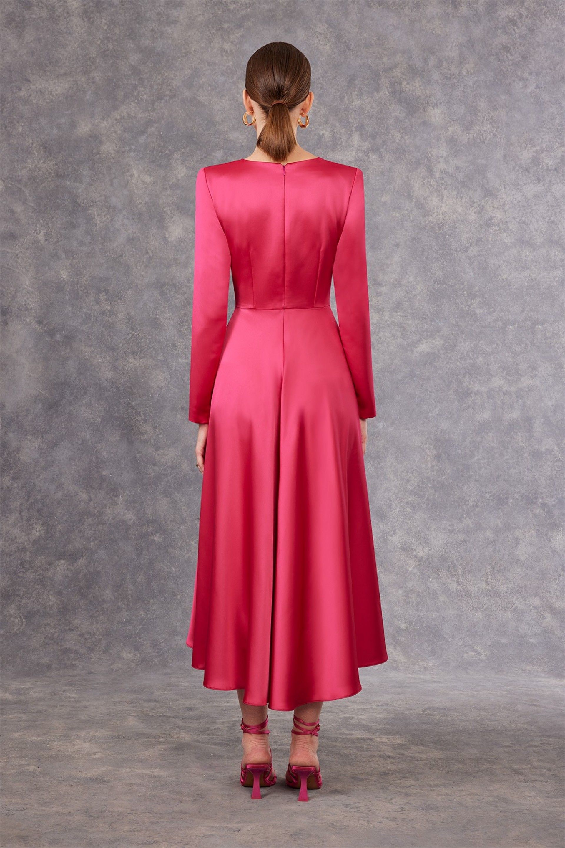 Vestido Midi c/ Nó no Peito da Carla Ruiz