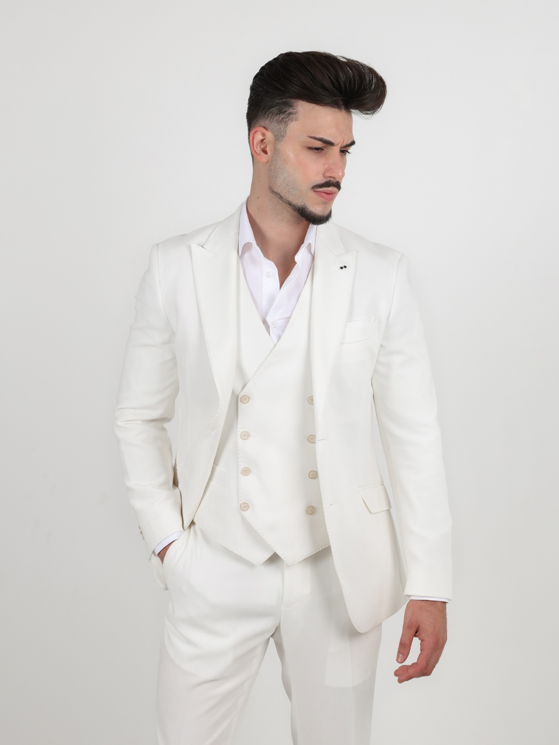 Fato Slim Fit c/ Colete Incluido Suits x Vilmoda