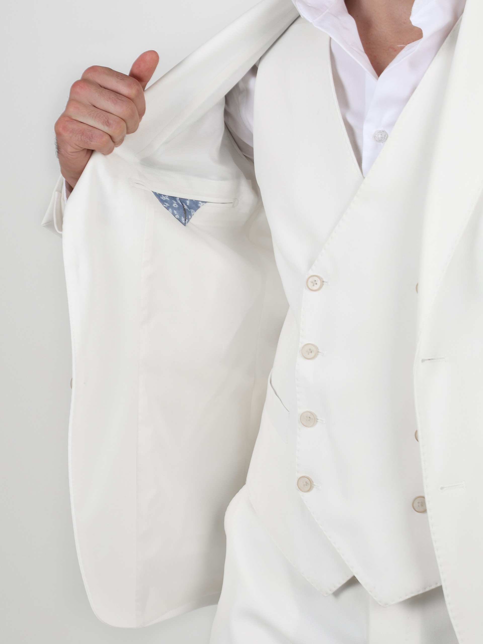 Fato Slim Fit c/ Colete Incluido Suits x Vilmoda