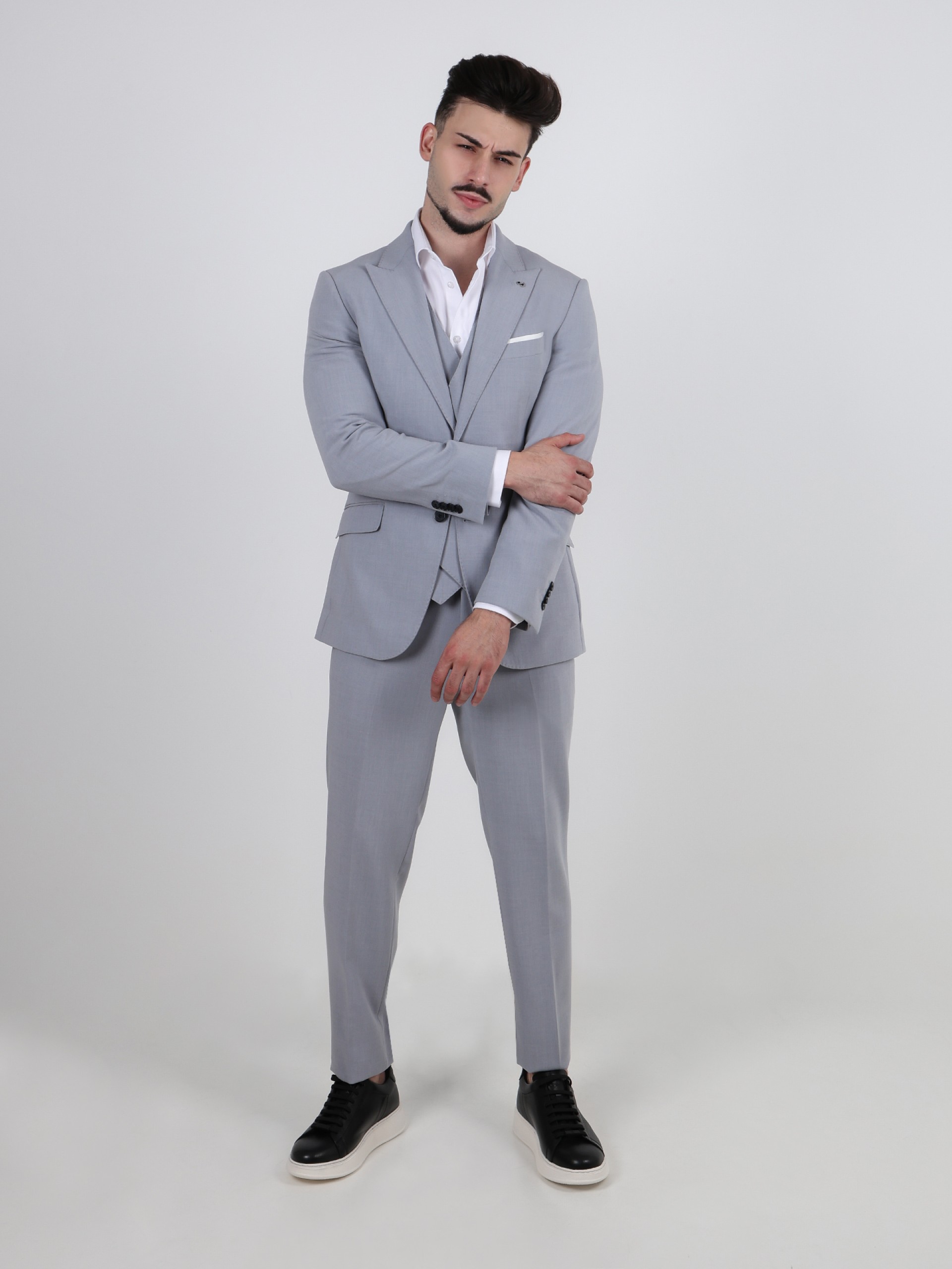 Fato Slim Fit c/ Colete Incluido Suits x Vilmoda