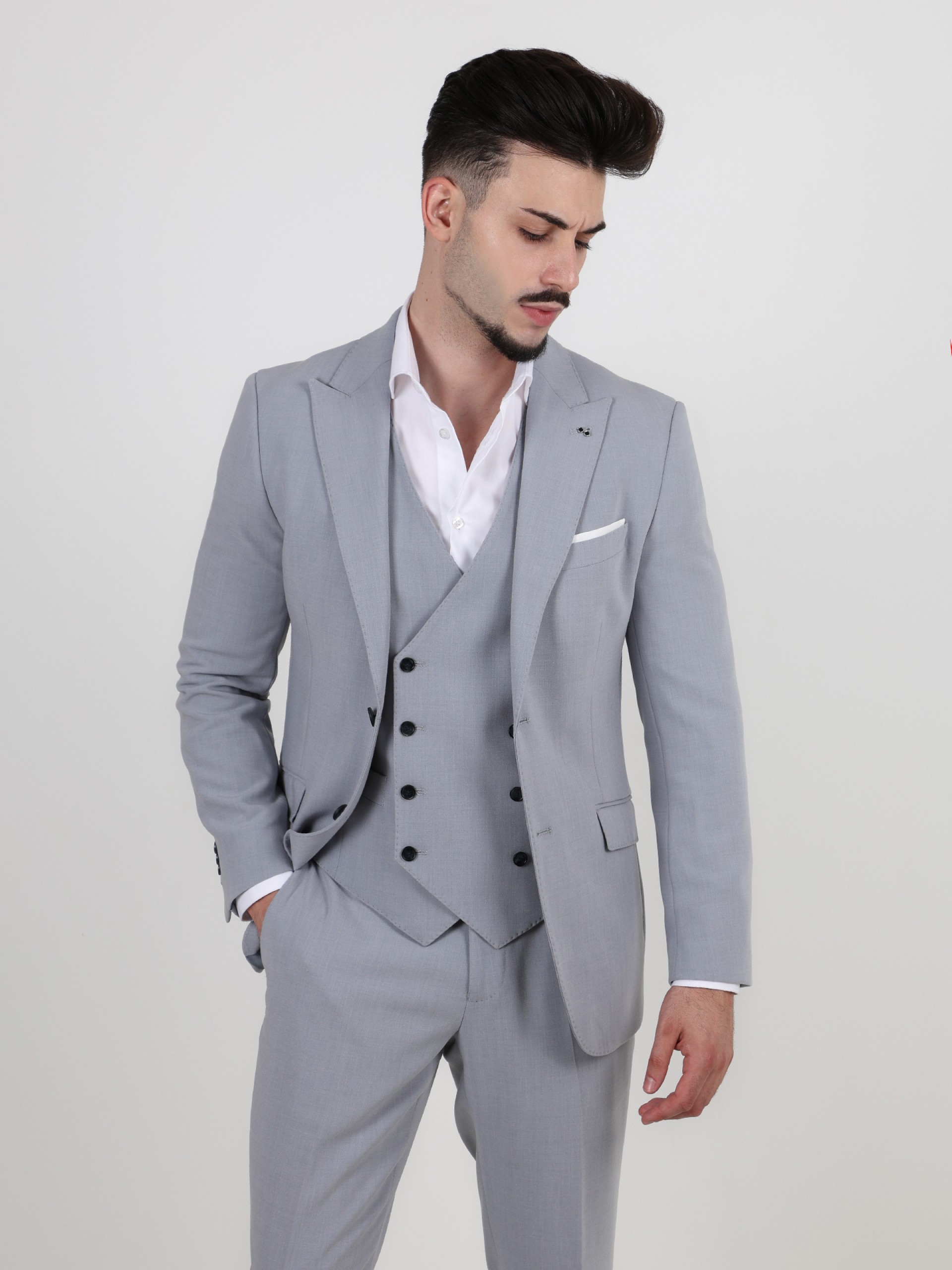 Fato Slim Fit c/ Colete Incluido Suits x Vilmoda