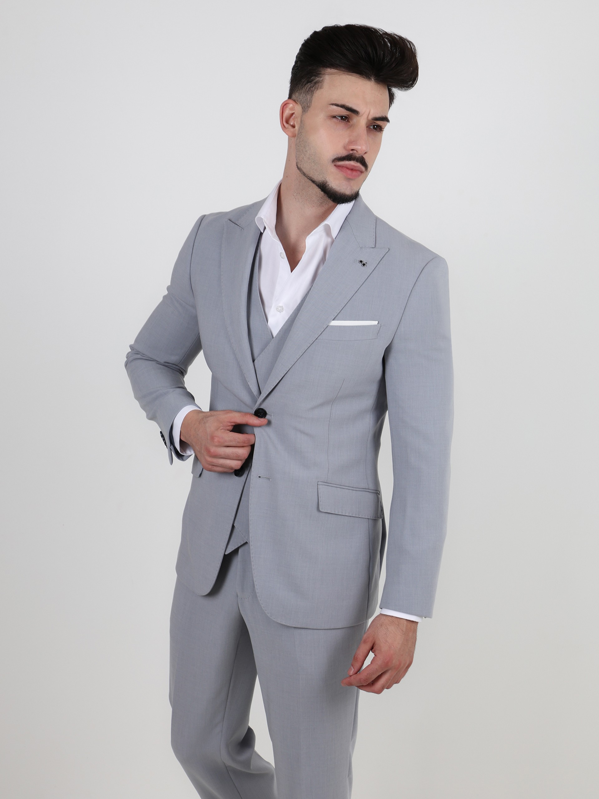 Fato Slim Fit c/ Colete Incluido Suits x Vilmoda
