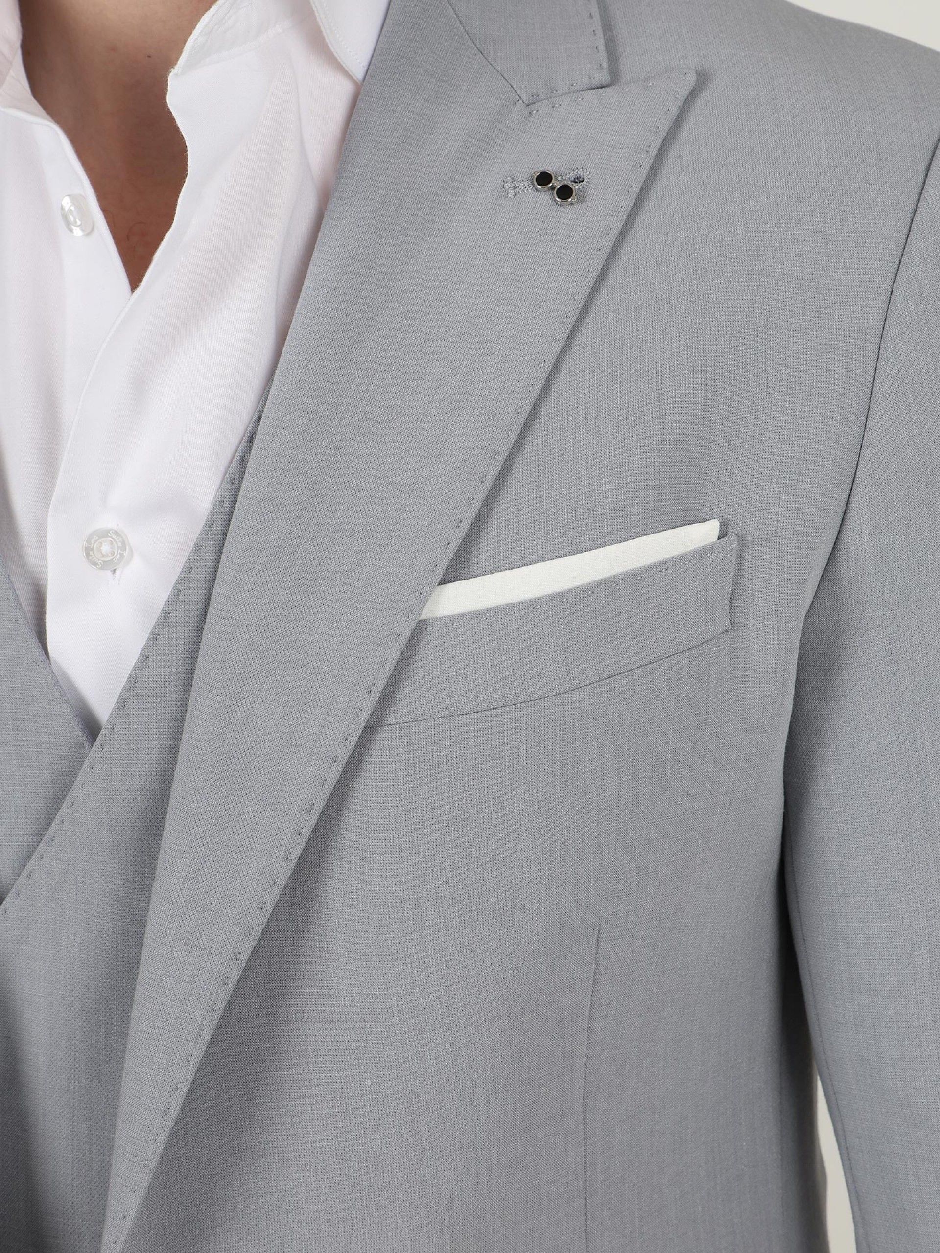 Fato Slim Fit c/ Colete Incluido Suits x Vilmoda