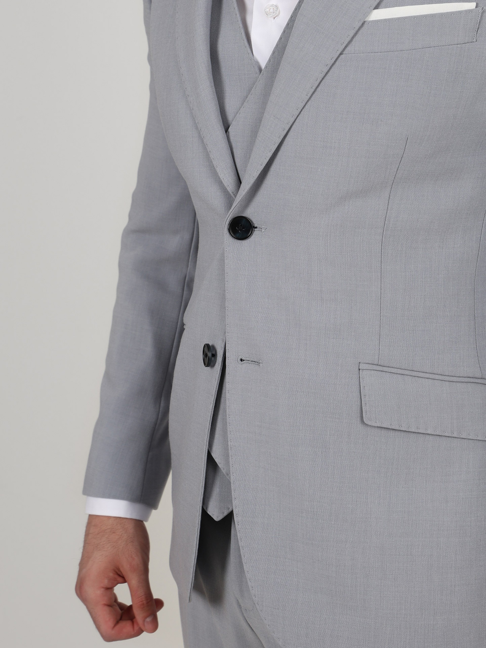 Fato Slim Fit c/ Colete Incluido Suits x Vilmoda