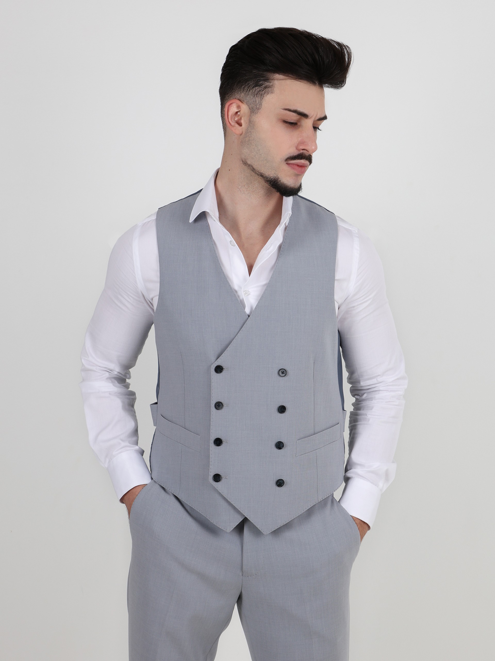 Fato Slim Fit c/ Colete Incluido Suits x Vilmoda