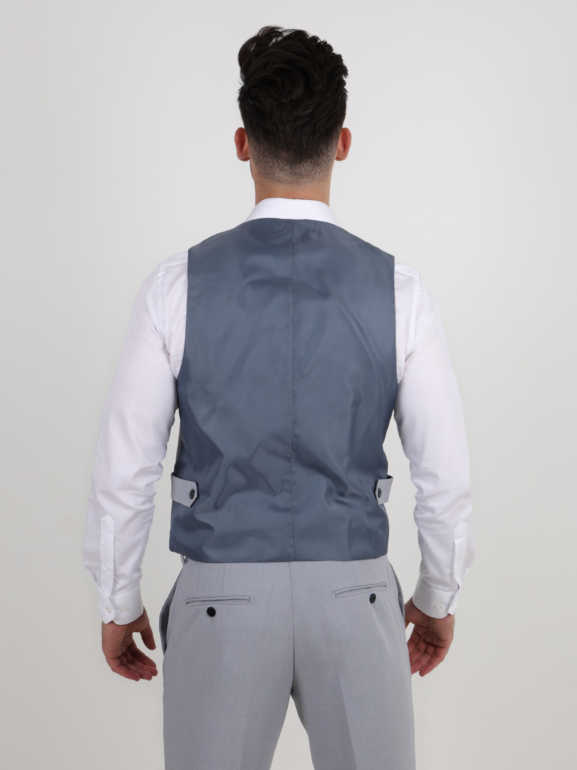 Fato Slim Fit c/ Colete Incluido Suits x Vilmoda