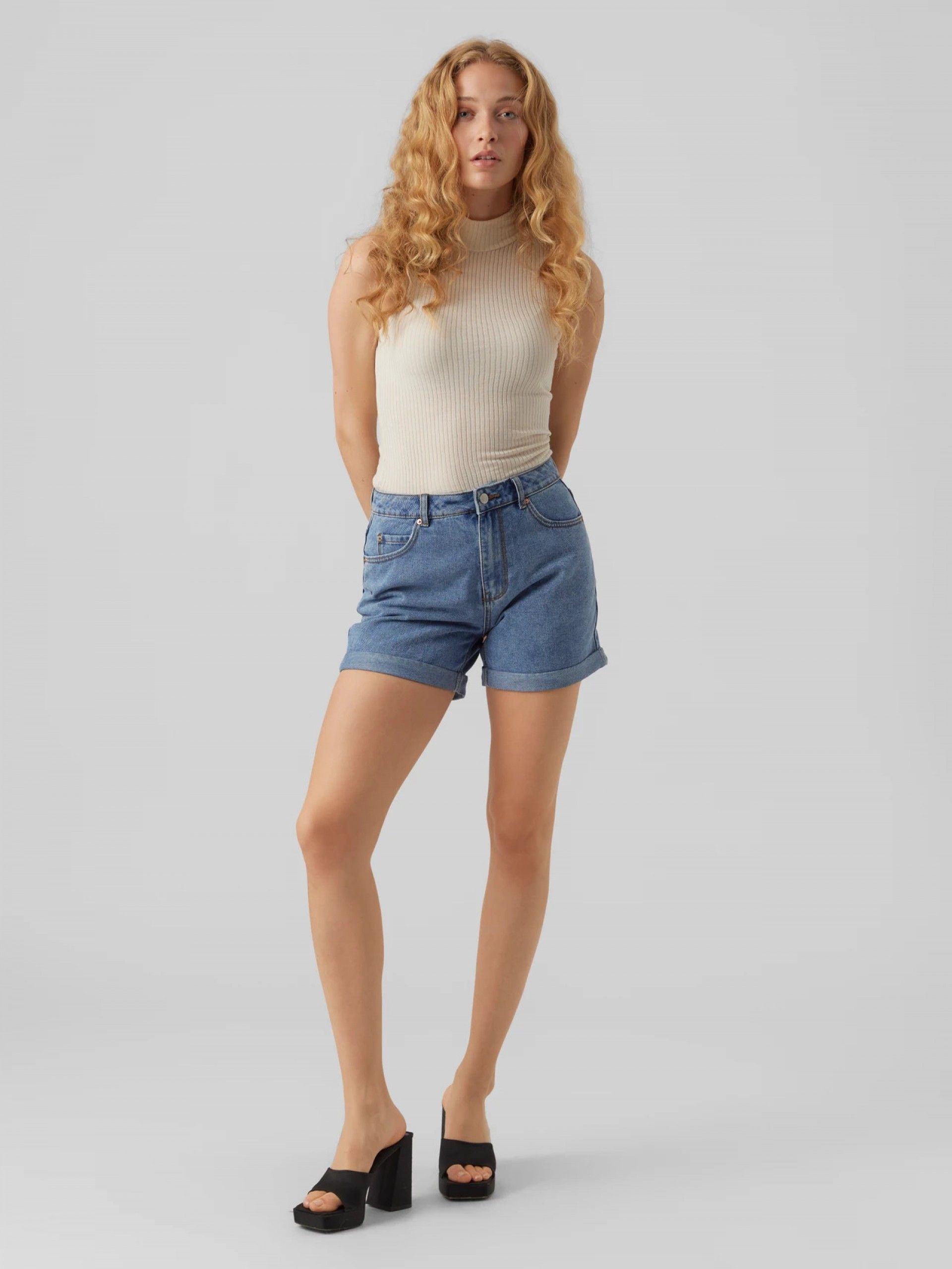 Calção Mulher Shorts Zuri HR Vero Moda