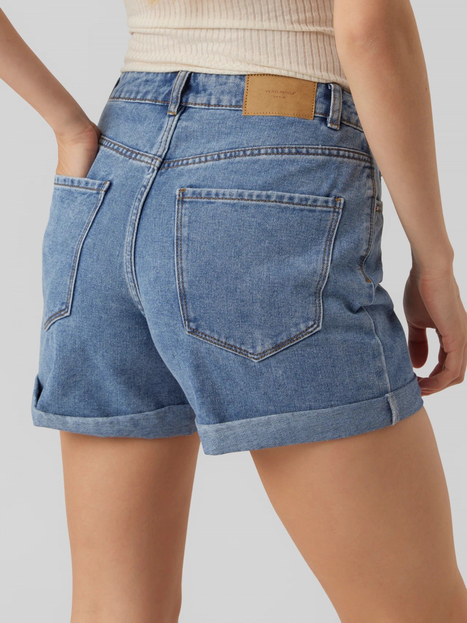 Calção Mulher Shorts Zuri HR Vero Moda