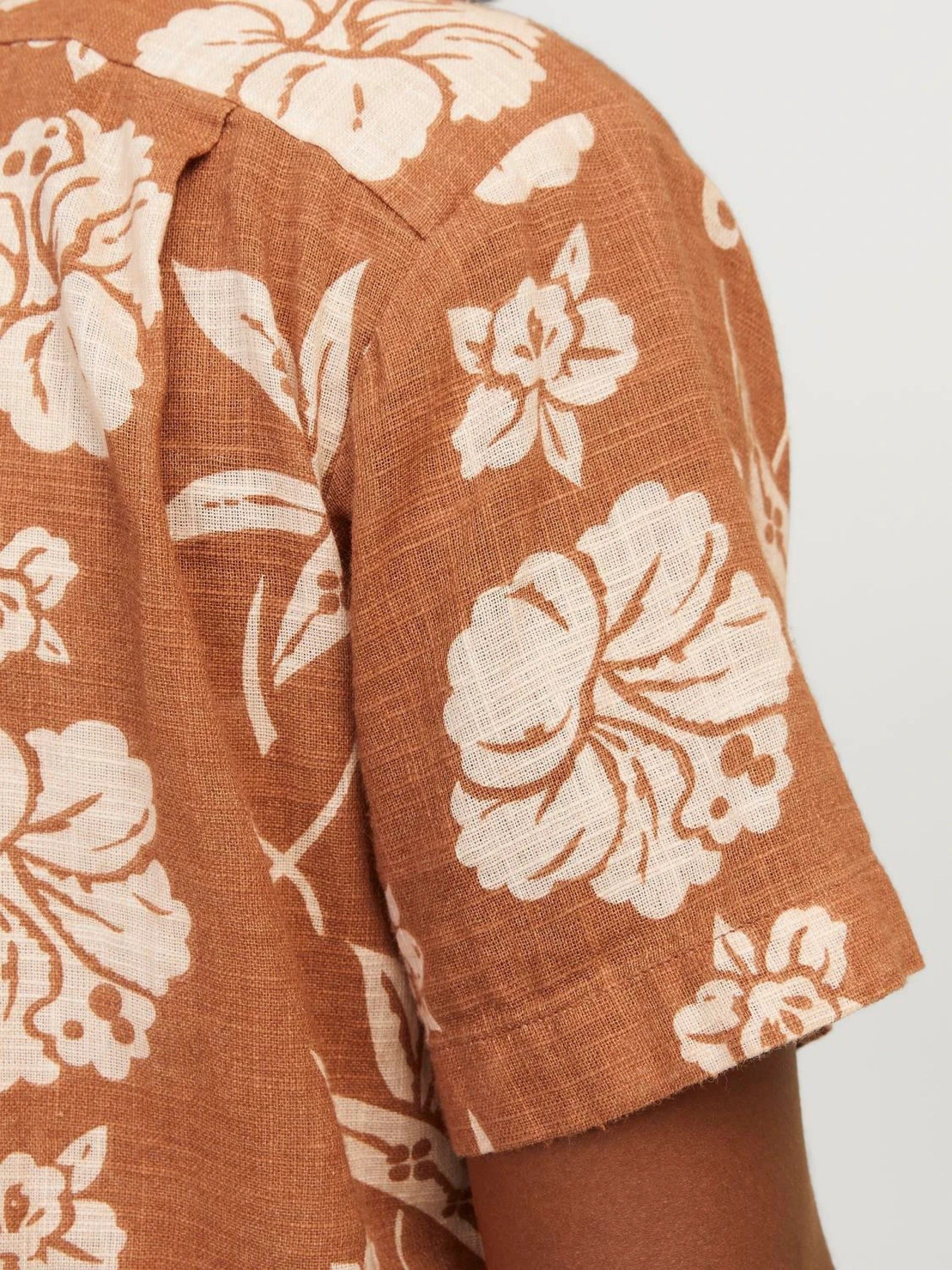 Camisa Homem V manga curta Print BLUFLORES Jack Jones