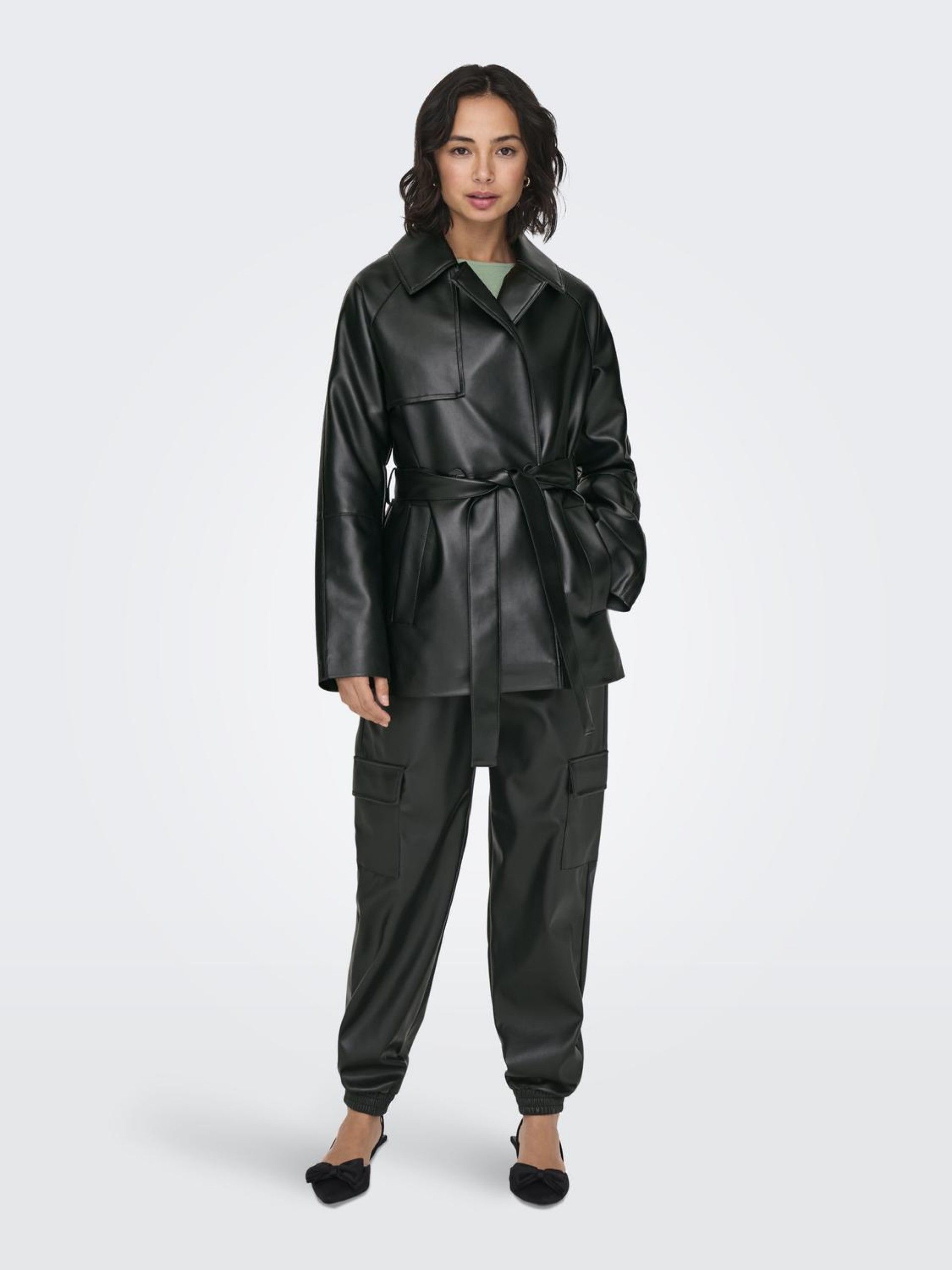 Casaco Mulher SOFIA Faux Leath com cinto curto ONLY