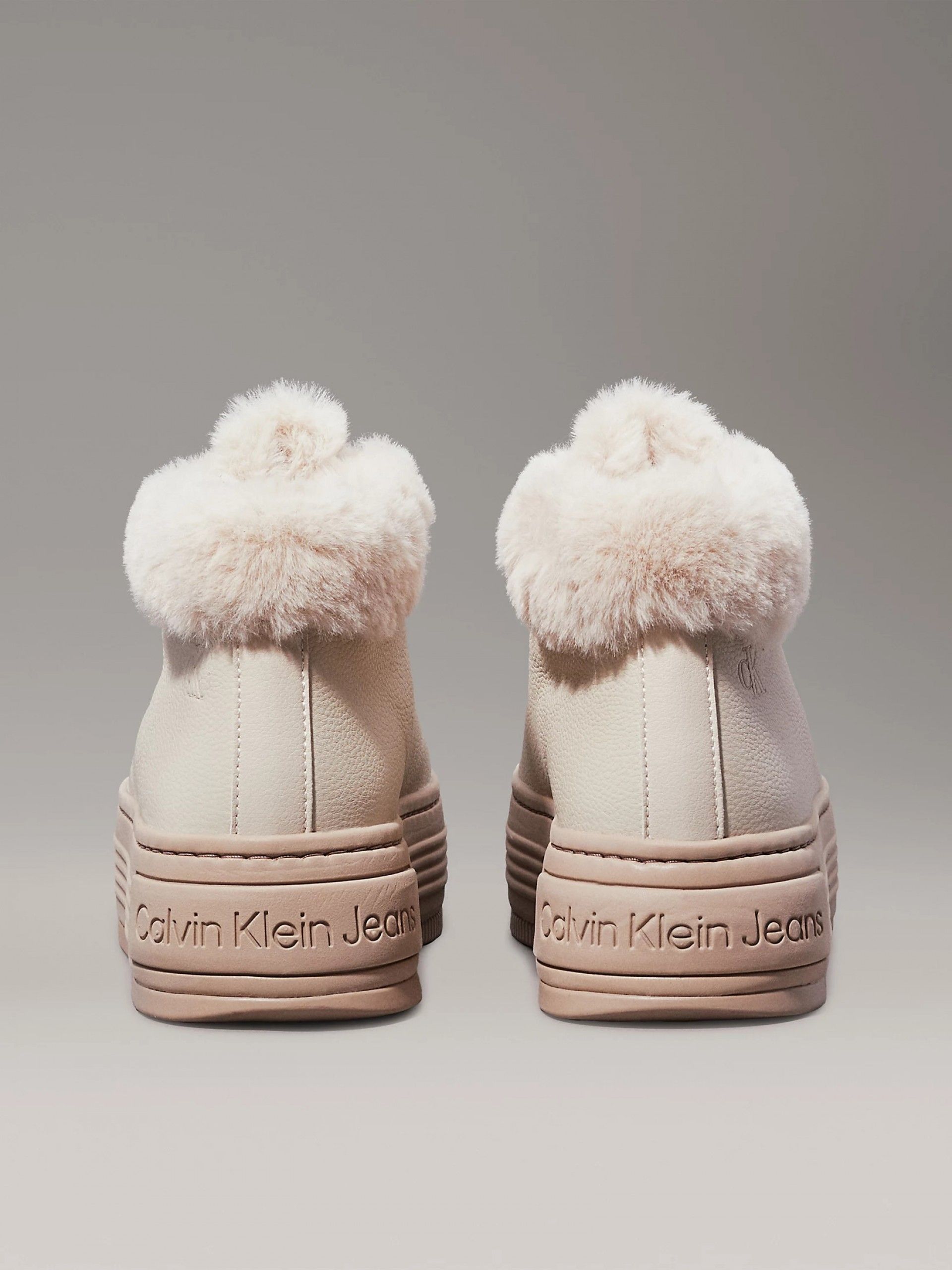 Sapatilha Bota Com Pêlo Sola Plataforma Calvin Klein