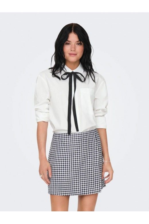 Blusa Mulher ONLY MOCO com laço preto Blusa Mulher ONLY MOCO com laço preto