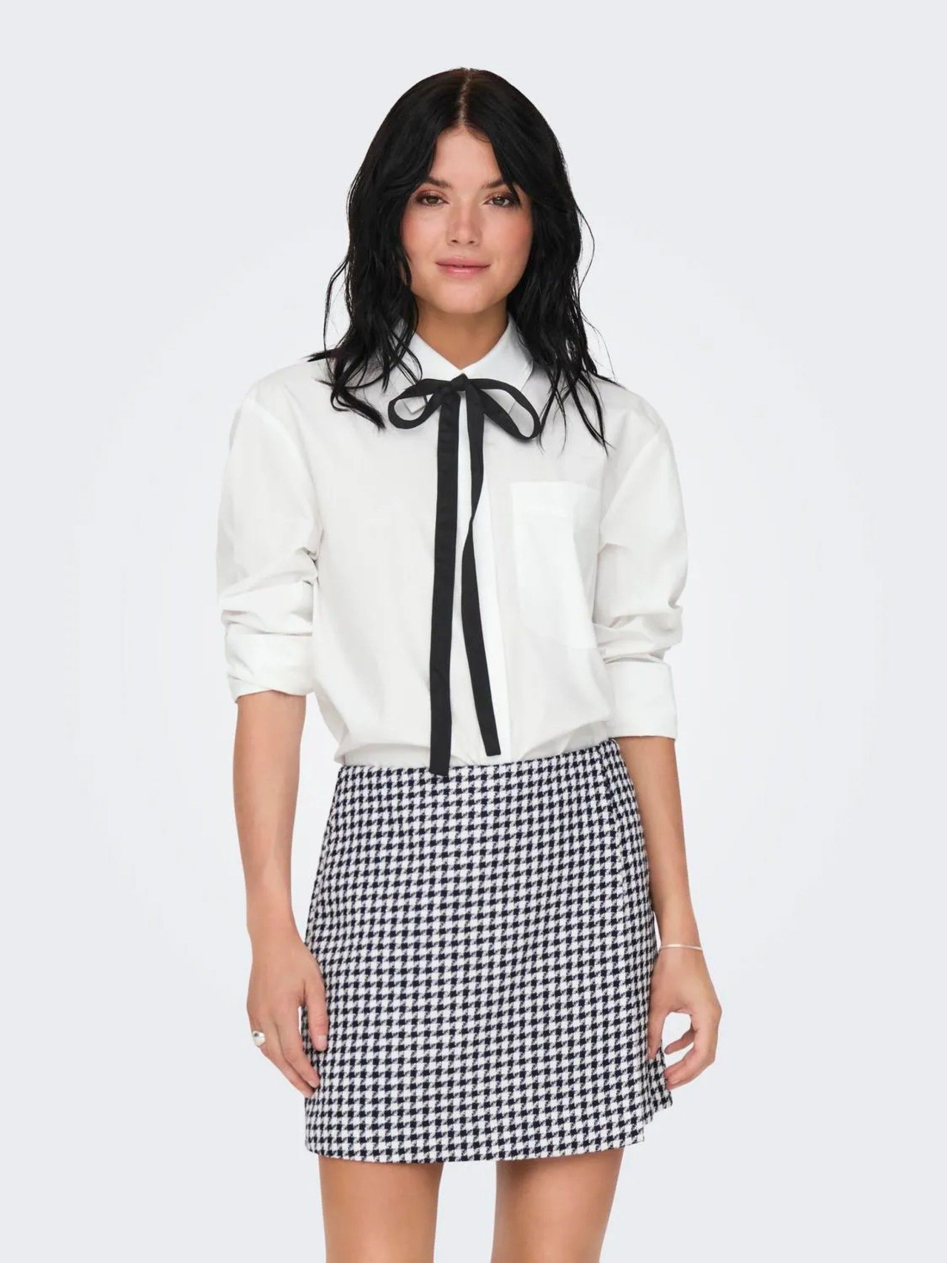 Blusa Mulher ONLY MOCO com laço preto