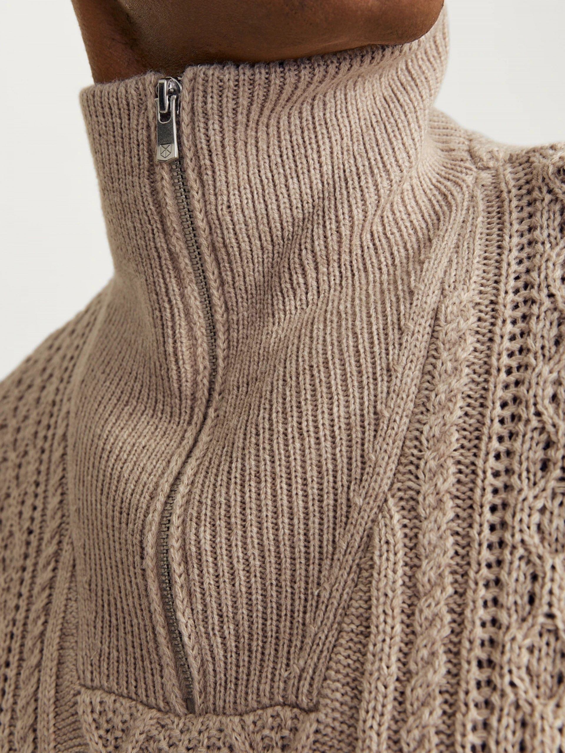 Camisola Homem Jack Jones BLUNORTH com Fecho na Gola