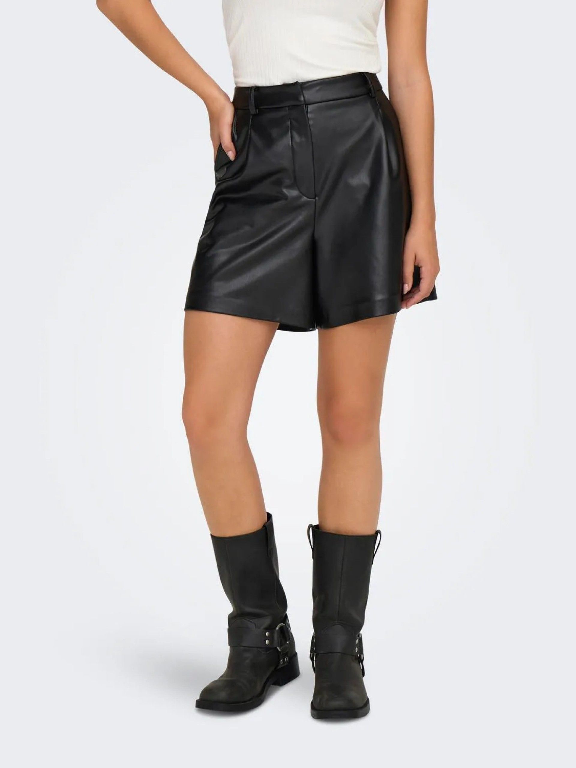 Calção Mulher Faux Leather Shorts PENNY ONLY