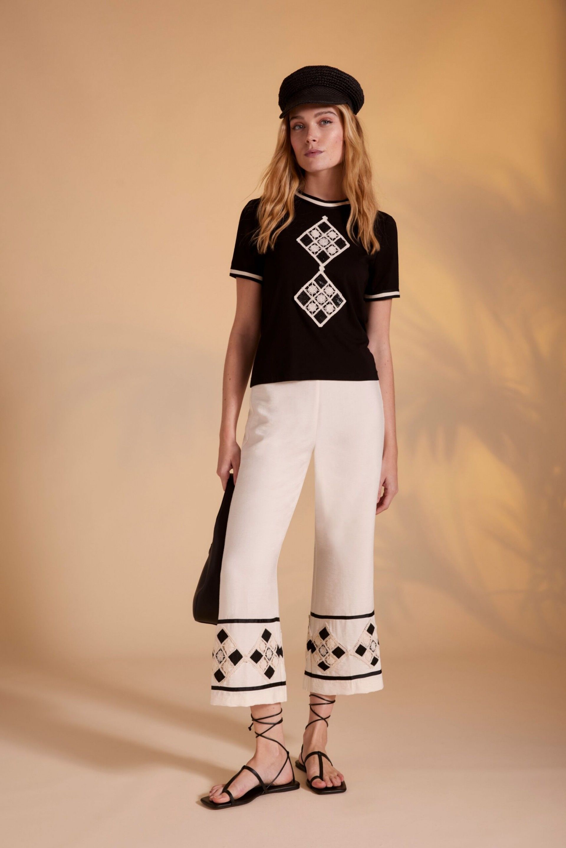 Camisola ARGGIDO bordados meia manga