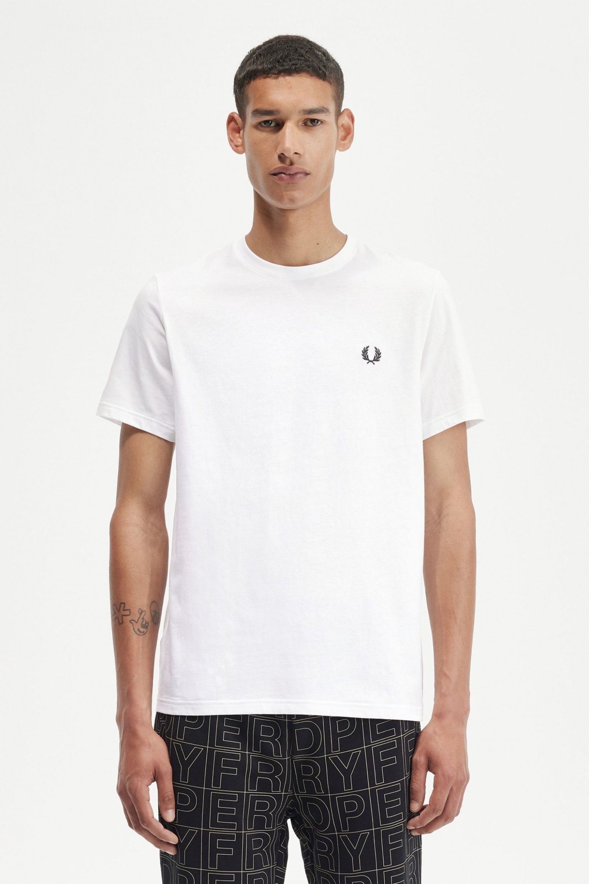 T-Shirt Homem Logo nas costas FRED PERRY