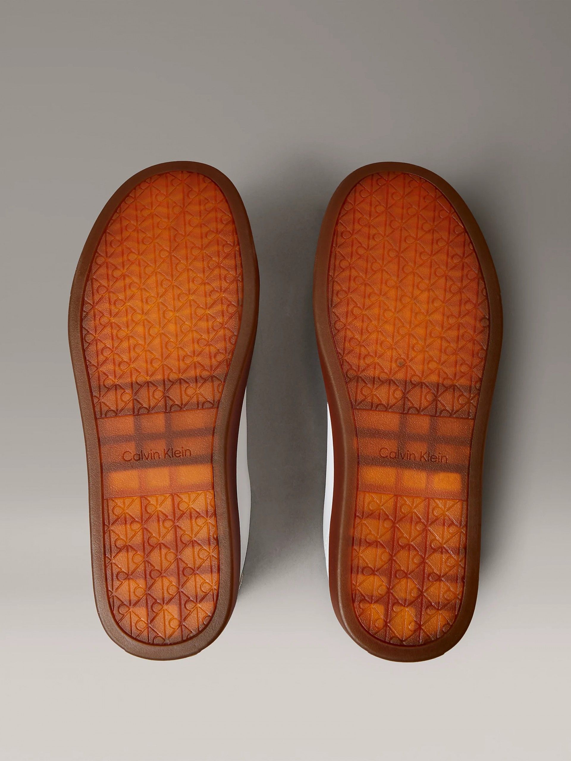 Sapatilha em Pele Lisa com Sola Flexível Calvin Klein