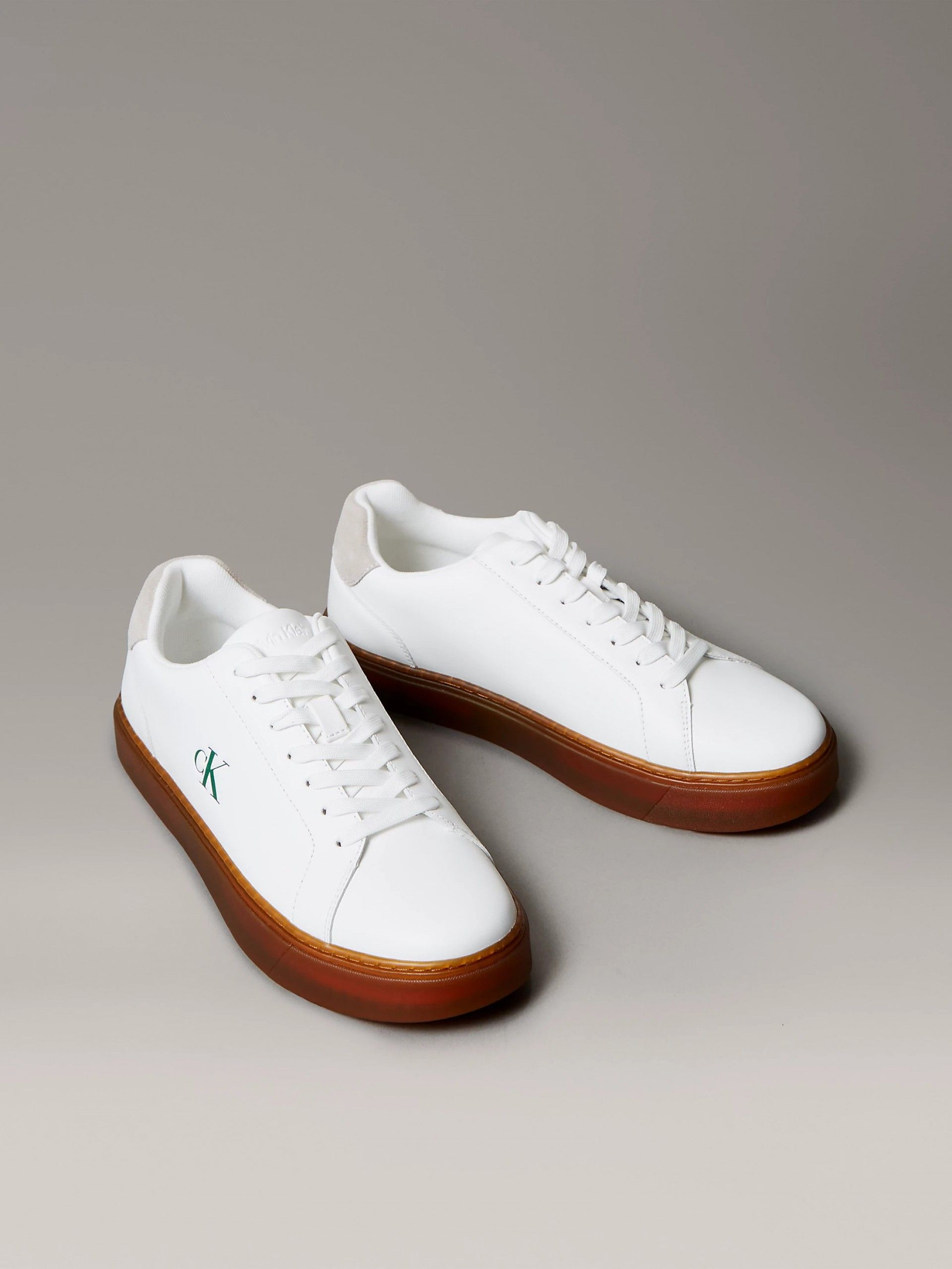 Sapatilha em Pele Lisa com Sola Flexível Calvin Klein