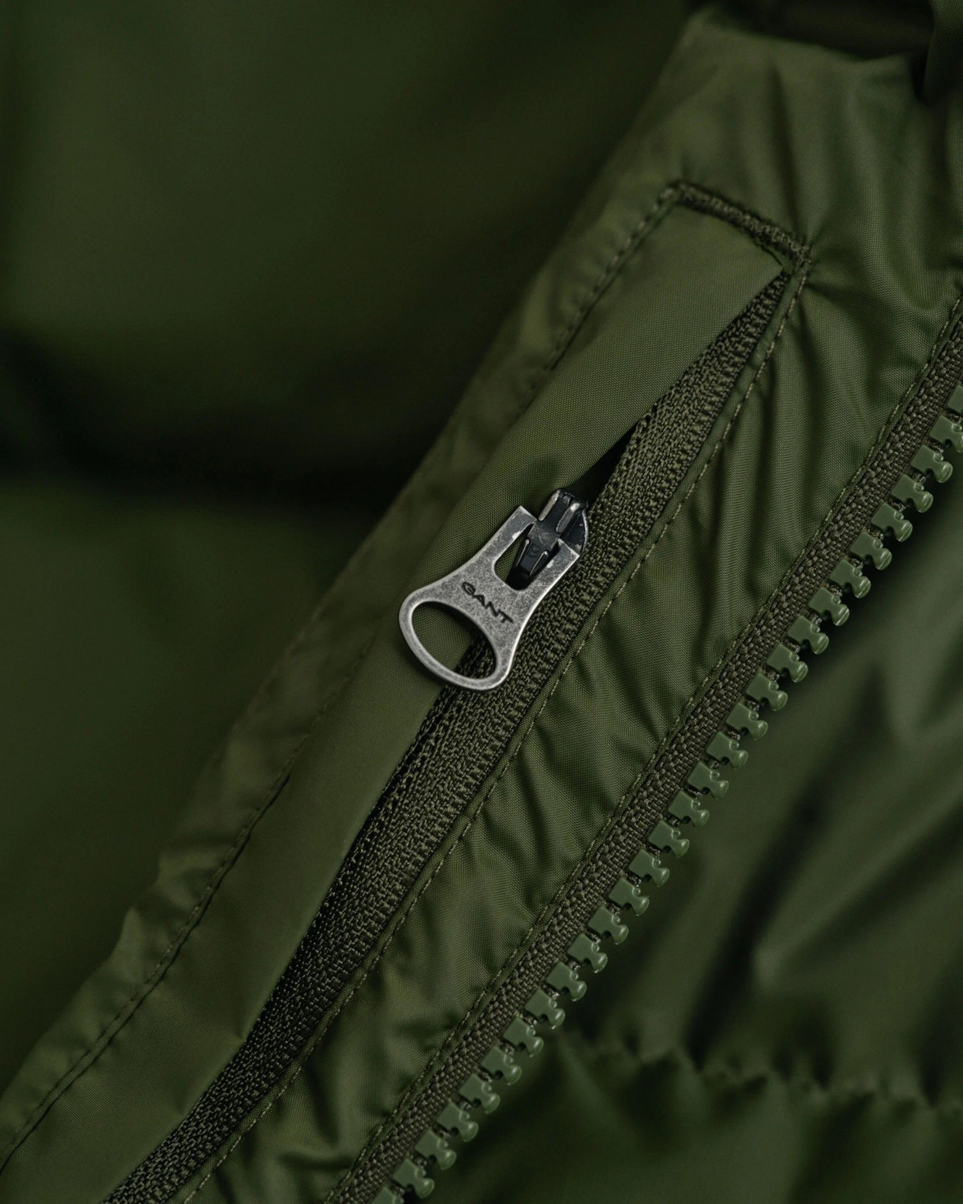 Colete GANT Active Claud Capuz amovivel DNR Acolchoado