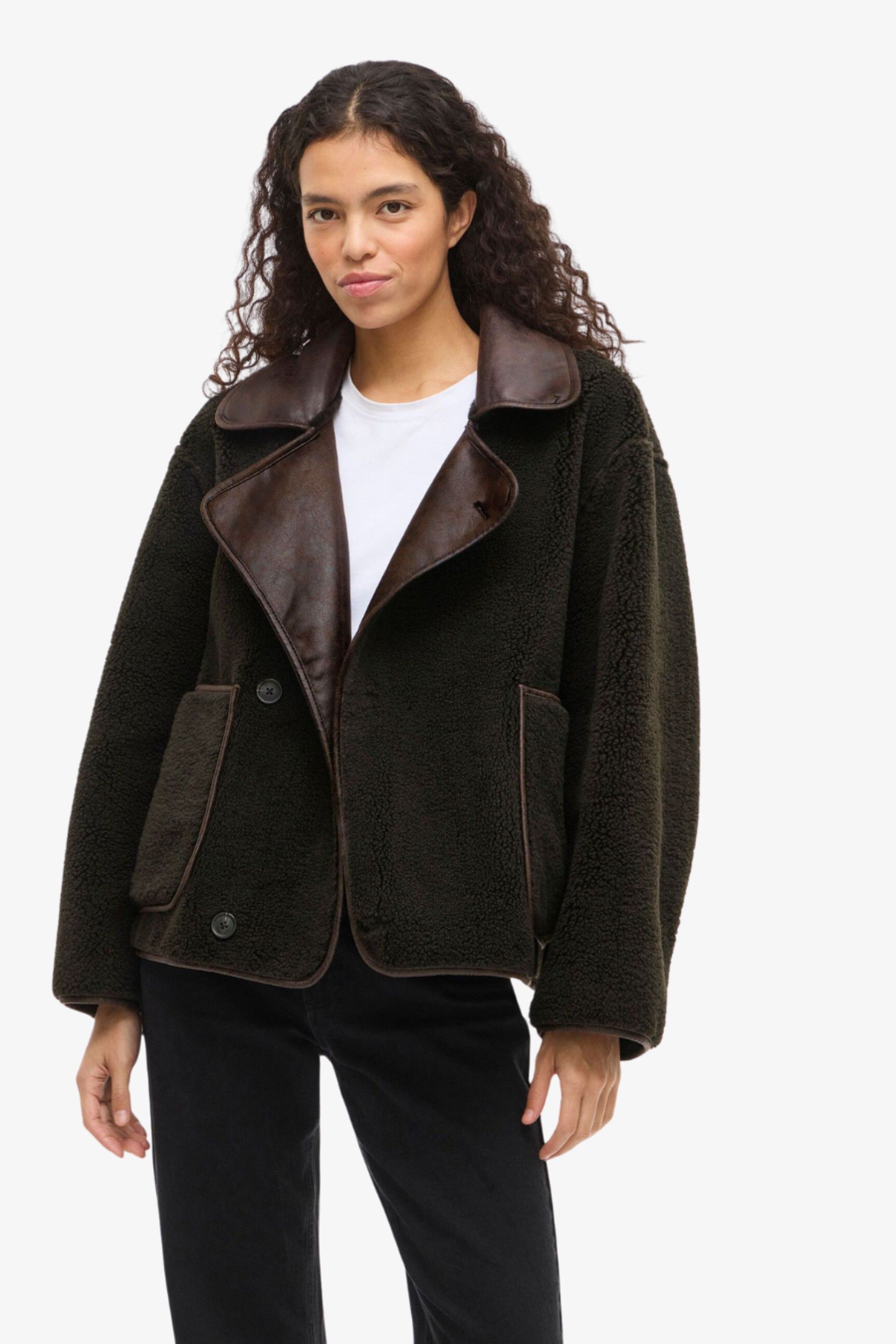 Casaco Mulher Kadera Pele Ecológica com Forro Sherpa Vila Clothes