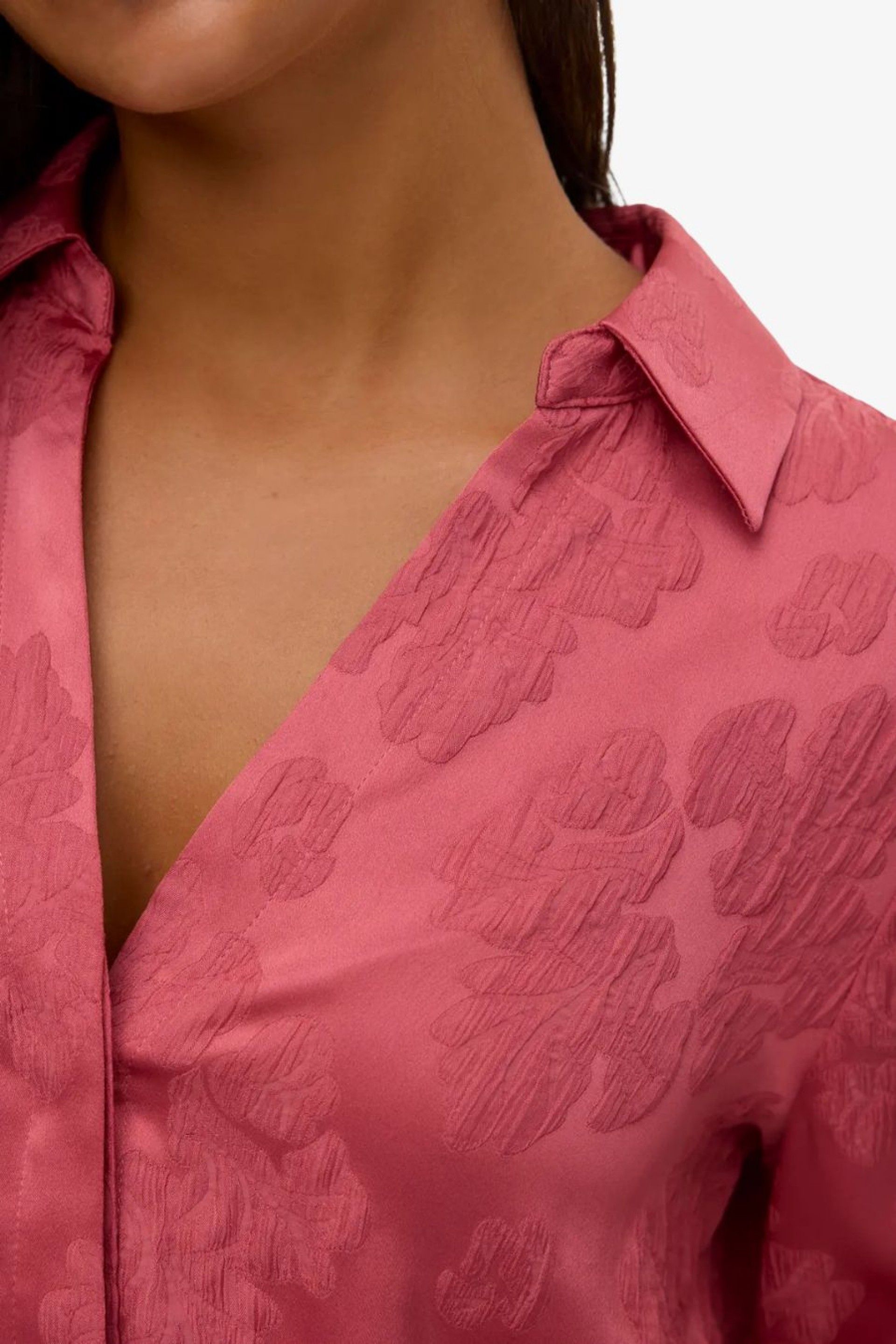 Blusa TIARA V Jacquard VERO MODA