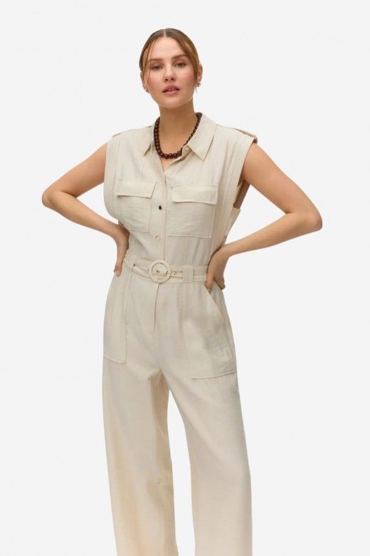 Macacão Vero Moda Kamaya Botões Dourados e Cinto Macacão Vero Moda Kamaya Botões Dourados e Cinto