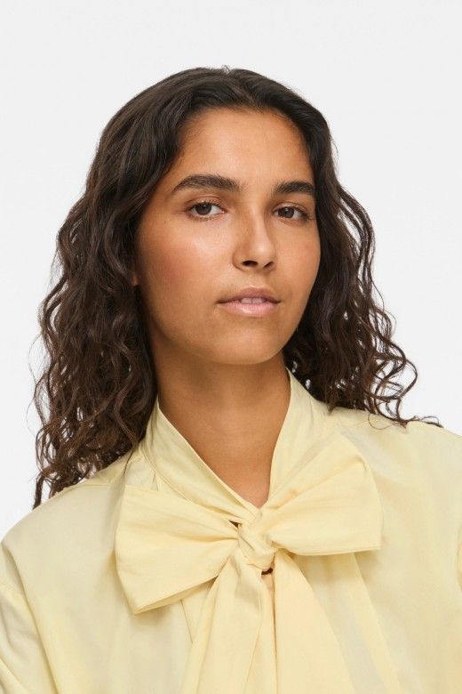 Blusa Vila Bowa com Laço Blusa Vila Bowa com Laço