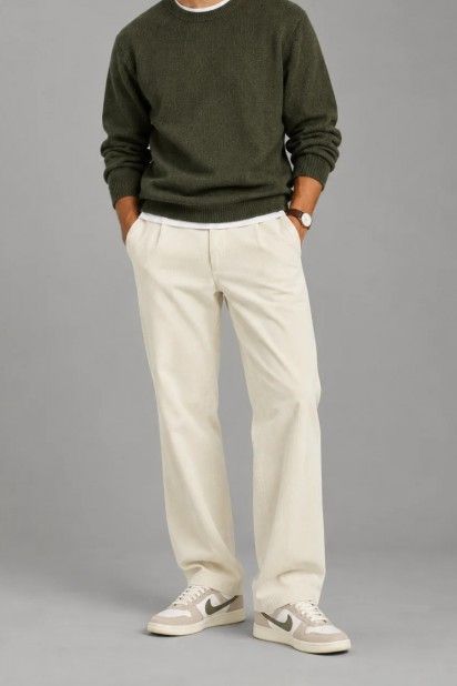 Pepe Jeans Calças Chino de Bombazina de Corte Descontraído de Homem Pepe Jeans Calças Chino de Bombazina de Corte Descontraído de Homem